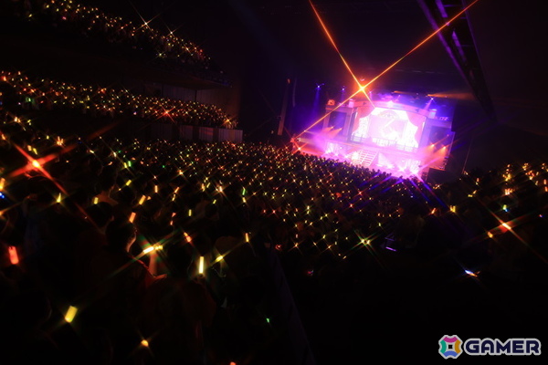 ゲームのライブ演出を再現したソロ曲に加えて「Star-mine」「雨上がりのアイリス」のサプライズも！「学マス The 1st Period Spotlight Star」DAY1レポートの画像16