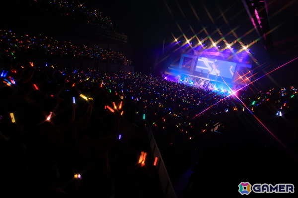 ゲームのライブ演出を再現したソロ曲に加えて「Star-mine」「雨上がりのアイリス」のサプライズも！「学マス The 1st Period Spotlight Star」DAY1レポートの画像17