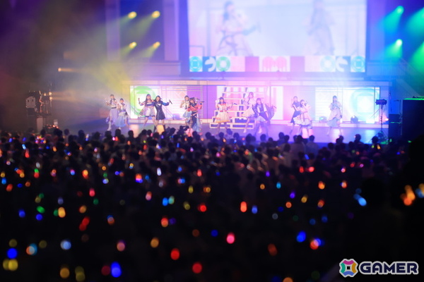 ゲームのライブ演出を再現したソロ曲に加えて「Star-mine」「雨上がりのアイリス」のサプライズも！「学マス The 1st Period Spotlight Star」DAY1レポートの画像19