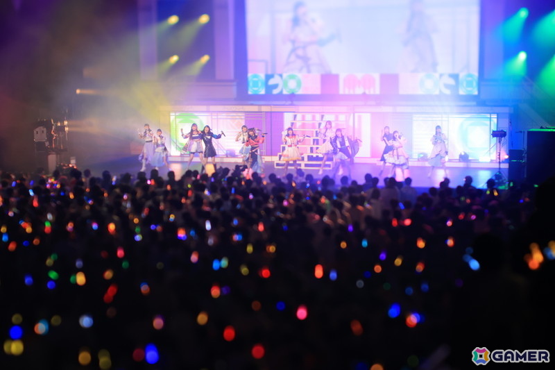 ゲームのライブ演出を再現したソロ曲に加えて「Star-mine」「雨上がりのアイリス」のサプライズも！「学マス The 1st Period Spotlight Star」DAY1レポートの画像