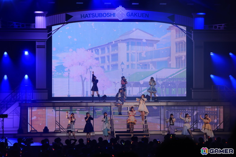 ゲームのライブ演出を再現したソロ曲に加えて「Star-mine」「雨上がりのアイリス」のサプライズも！「学マス The 1st Period Spotlight Star」DAY1レポートの画像