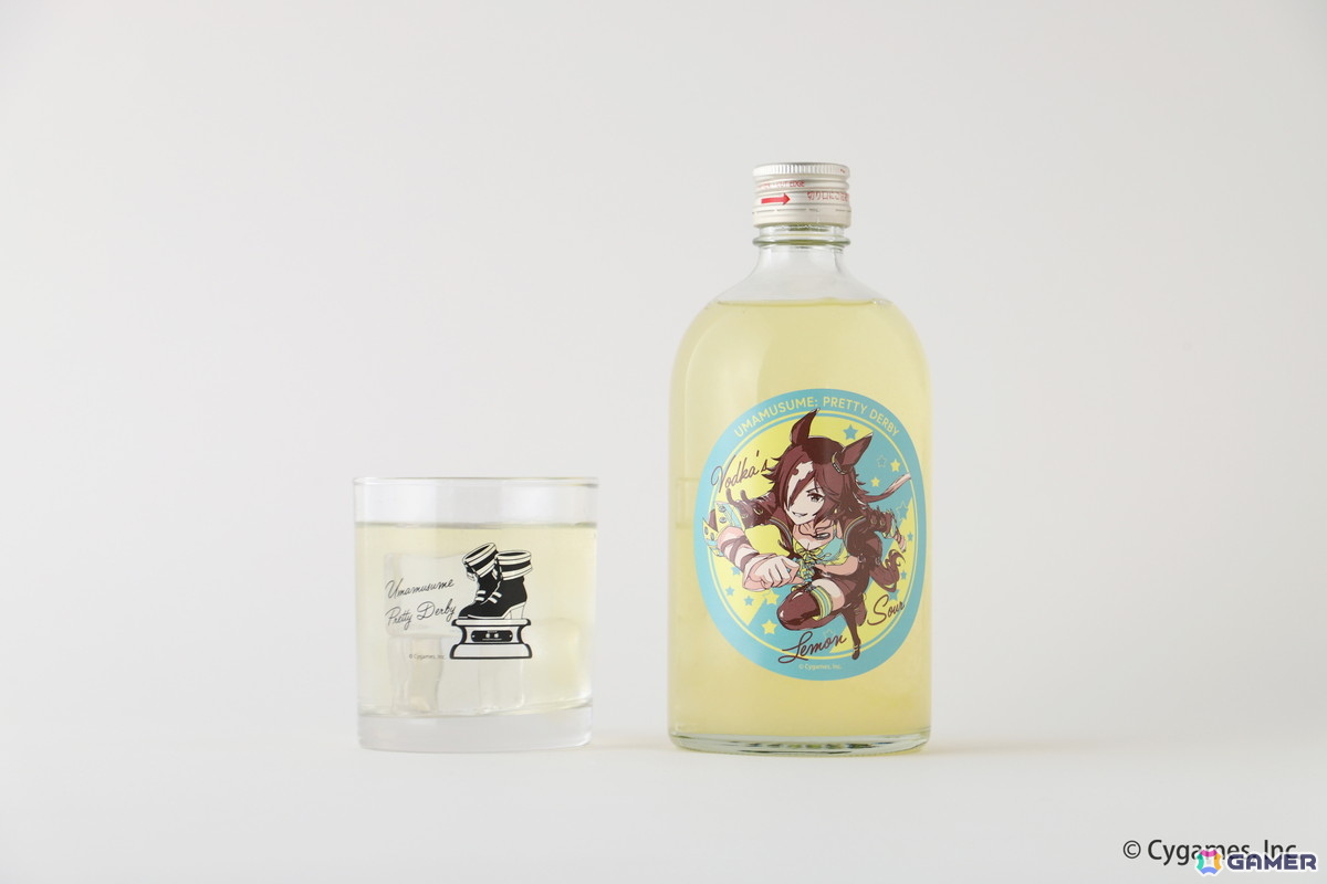 「ウマ娘 プリティーダービー」のウオッカをイメージしたプレミアムレモンサワーベースが登場!靴型トロフィーをデザインしたオリジナルグラスが付いてくるの画像
