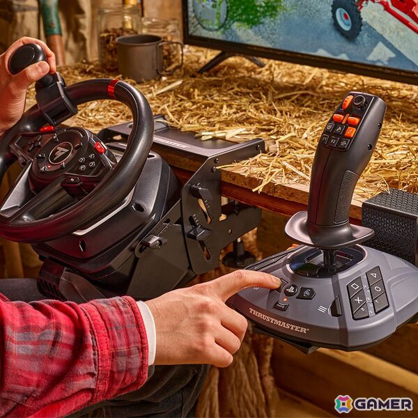 「Farming Simulator」シリーズ向けジョイスティック「SimTask FarmStick P」が6月5日に発売!33個のアクションボタンで農機を快適に操作可能の画像