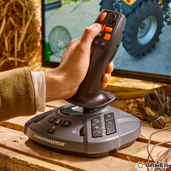 「Farming Simulator」シリーズ向けジョイスティック「SimTask FarmStick P」が6月5日に発売!33個のアクションボタンで農機を快適に操作可能の画像