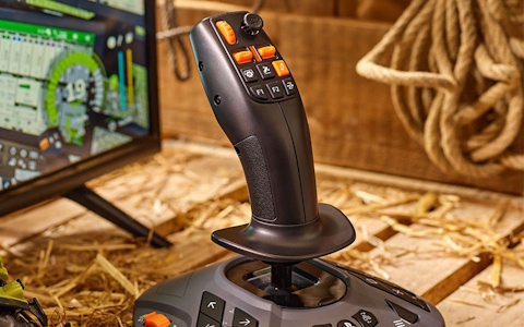 「Farming Simulator」シリーズ向けジョイスティック「SimTask FarmStick P」が6月5日に発売！33個のアクションボタンで農機を快適に操作可能
