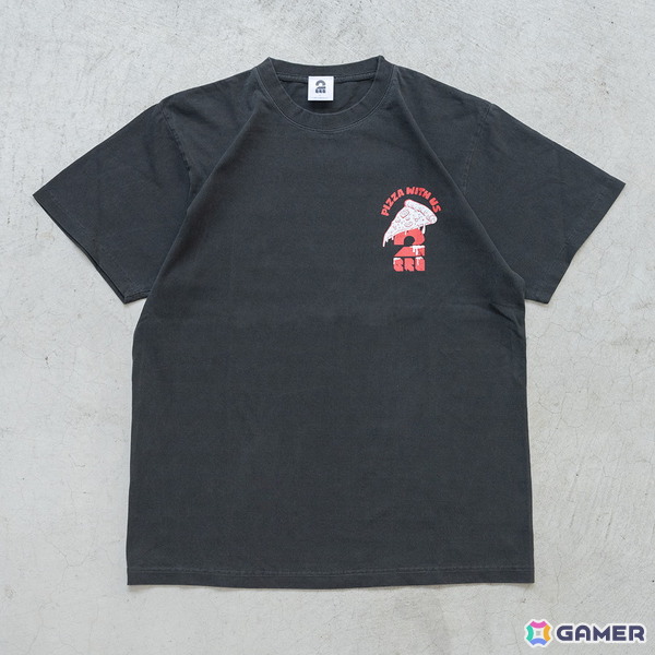 ゲーム実況者「2BRO.」のピザショップをイメージした「PIZZA WITH US」グッズが発売！ピザボックスにTシャツやステッカーを詰め込んだ豪華セットもの画像