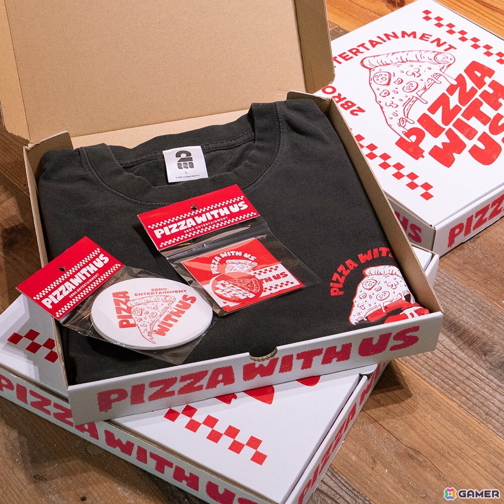 ゲーム実況者「2BRO.」のピザショップをイメージした「PIZZA WITH US」グッズが発売!ピザボックスにTシャツやステッカーを詰め込んだ豪華セットもの画像