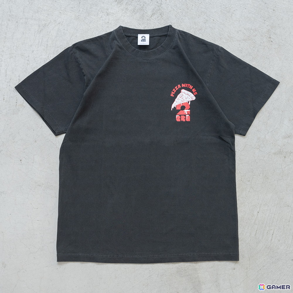 ゲーム実況者「2BRO.」のピザショップをイメージした「PIZZA WITH US」グッズが発売！ピザボックスにTシャツやステッカーを詰め込んだ豪華セットもの画像4