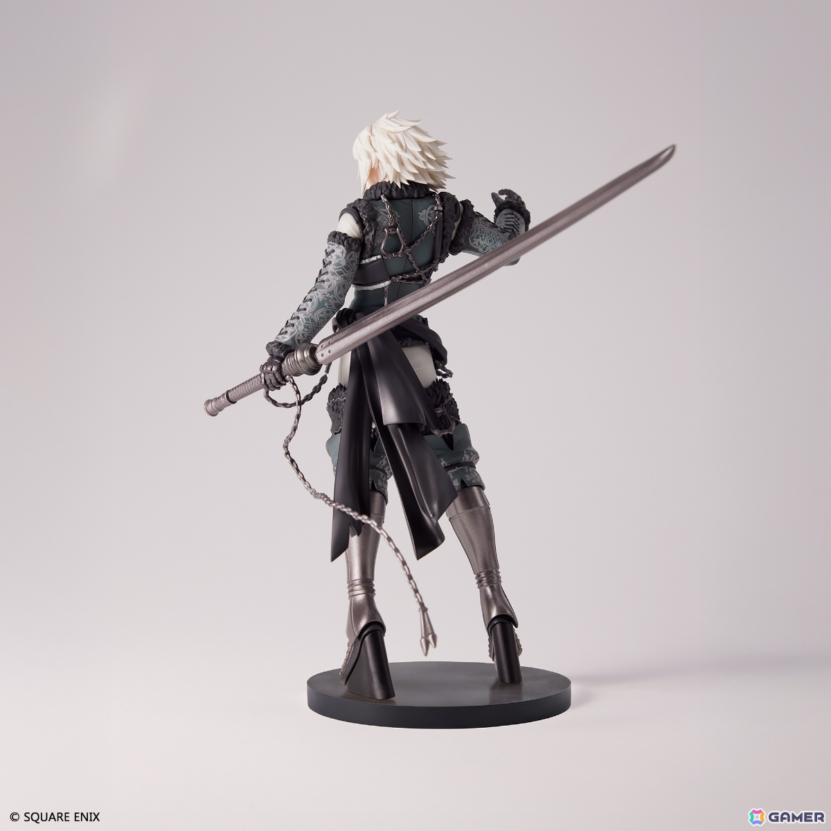 「『NieR Replicant ver.1.22474487139...』フォルミズム ニーア」が10月25日に発売!逞しく成長した青年期の姿で立体化の画像