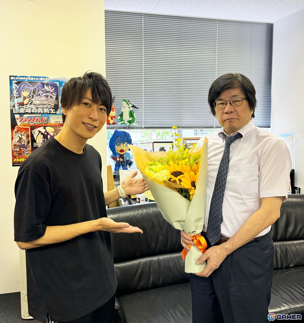 「花束を君に贈ろう-Kinsenka-」石見舞菜香さんから家族へ、森嶋秀太さんからブシロード社長・木谷高明氏へ花束を贈る花キューピットコラボが公開！の画像