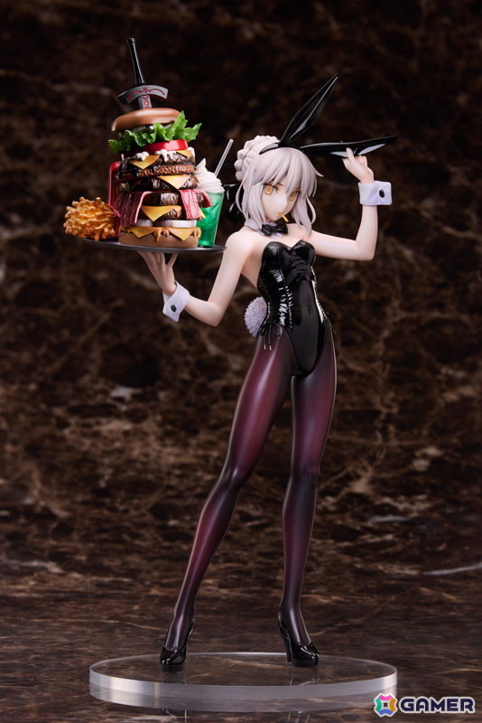 「FGO」セイバー/アルトリア・ペンドラゴン〔オルタ〕がバニースーツ姿で立体化！「2024年プレミアムカレンダー」の表紙イラストを忠実に再現の画像1