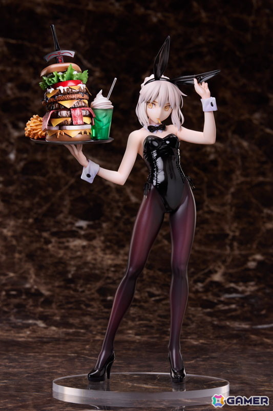 「FGO」セイバー/アルトリア・ペンドラゴン〔オルタ〕がバニースーツ姿で立体化!「2024年プレミアムカレンダー」の表紙イラストを忠実に再現の画像