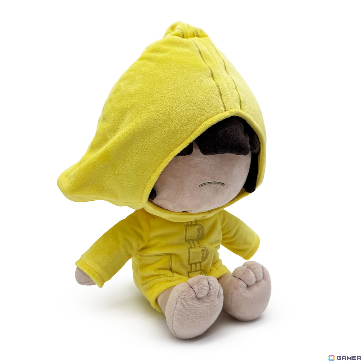 「リトルナイトメア」よりシックスとモノのフィギュア、ぬいぐるみが登場!並べて飾って作品の世界観を再現しようの画像