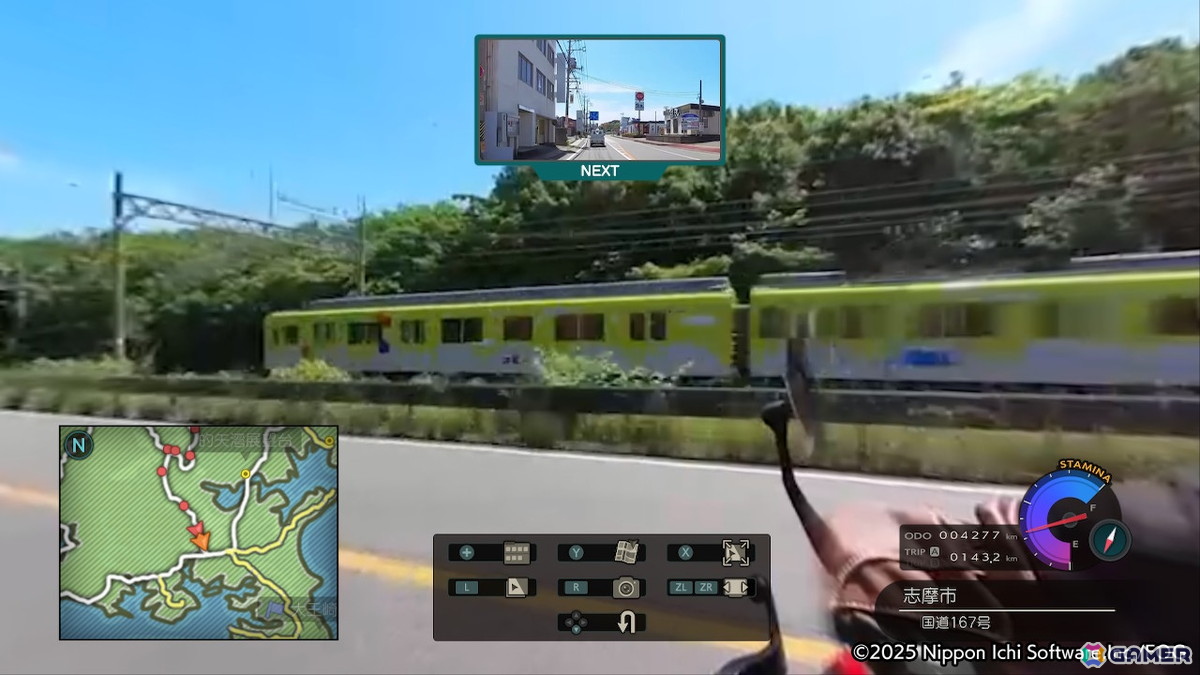 すぐそばを電車が通り過ぎるなど、実写ならではの臨場感や生活感を味わえる。