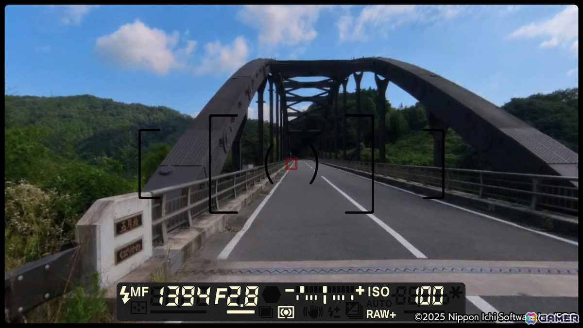 運転中の「わき見撮影」も自由自在。走行した道路についての記事を執筆することもあるので移動中も積極的に撮影してみよう。