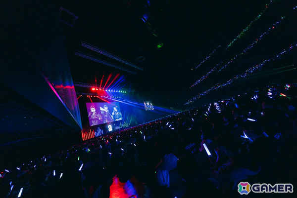 ゲーム実況者・2BRO.初のオフラインイベント「2BRO. RADIO: THE STAGE」が開催！兄者さんのステージ登場に観客＆コメントは大盛り上がりの画像3