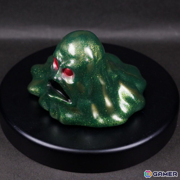 「真・女神転生V Vengeance」発売1周年記念グッズが登場！ナホビホのメタル立体キーホルダーや再販となる外道スライムのソフビなどを展開の画像