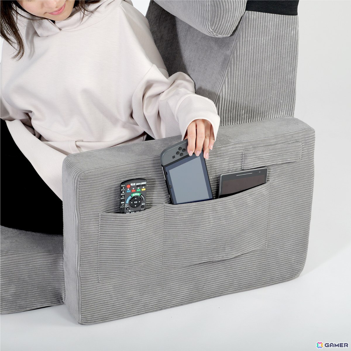 ゲーミング座椅子「運べるスマホソファー」のリニューアルモデルが発売!カバーの着脱が簡単になり夏場の堕落ゲーム環境も快適にの画像