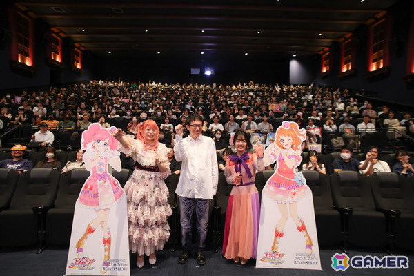 「アイカツ！メモリアルステージ ～輝きのユニットカップ～」大空あかり役 下地紫野さんと、天羽まどか役 川上千尋さん、木村隆一監督が公開記念舞台挨拶に登壇！の画像1