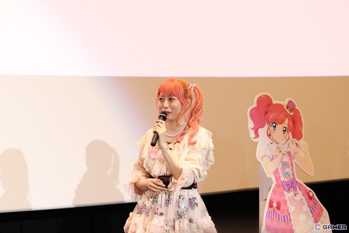 「アイカツ！メモリアルステージ ～輝きのユニットカップ～」大空あかり役 下地紫野さんと、天羽まどか役 川上千尋さん、木村隆一監督が公開記念舞台挨拶に登壇！の画像