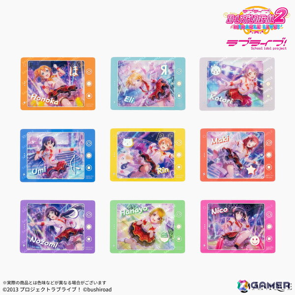 スクフェス2」のホログラム缶バッジ、スマートフォン風アクスタ
