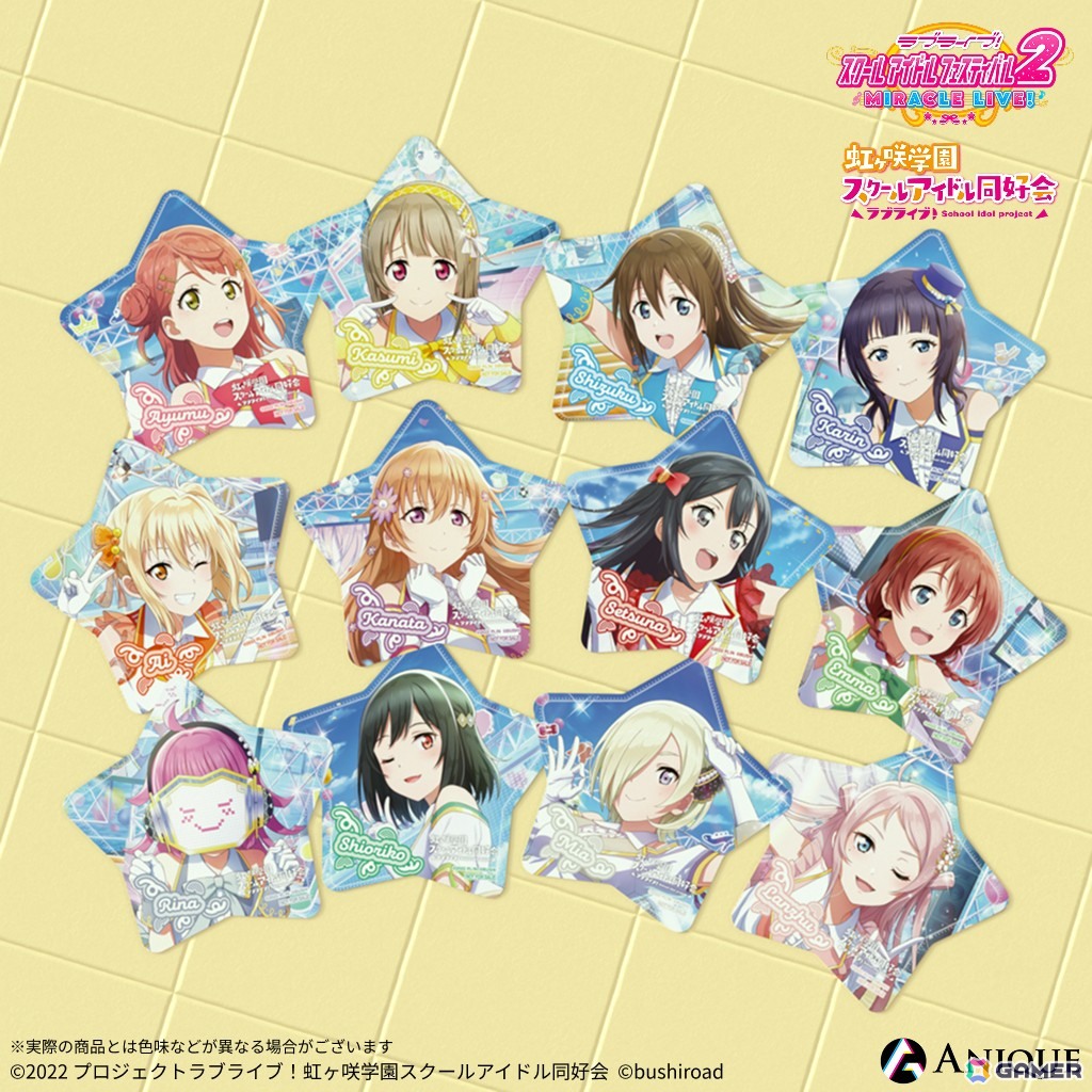 「スクフェス2」のホログラム缶バッジ、スマートフォン風アクスタ・ジュエルクリアカード、スチルカードイラストを使用したポストカードが登場!の画像