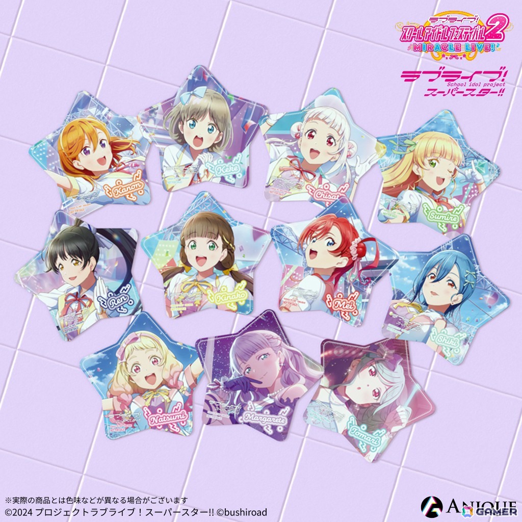 「スクフェス2」のホログラム缶バッジ、スマートフォン風アクスタ・ジュエルクリアカード、スチルカードイラストを使用したポストカードが登場!の画像