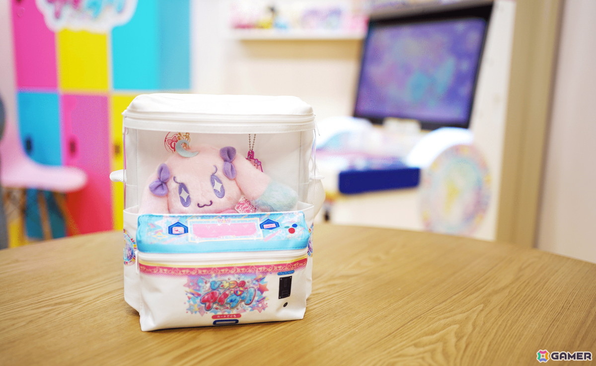 「ひみつのアイプリ」のゲーム機がポシェットに!「ひみつのアイプリ ゲームきポシェット」がタカラトミーアーツe組で本日18時より予約受付開始の画像