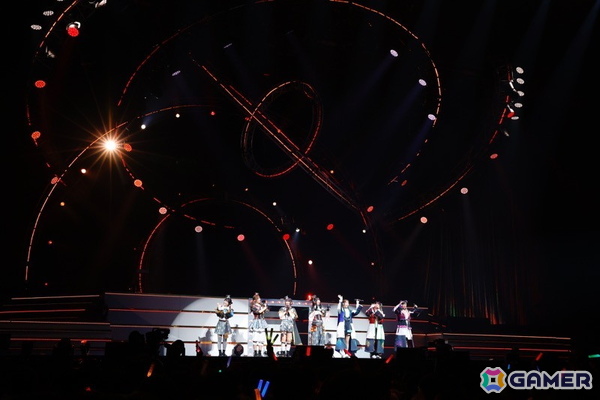 「シャニマス」7th UNITLIVE TOUR横浜公演DAY1レポート！ストレイライトが「SWEETEST BITE」「ビーチブレイバー」をカバー、放クラ×ストレイのコラボ曲「迅雷鉄火」もの画像14