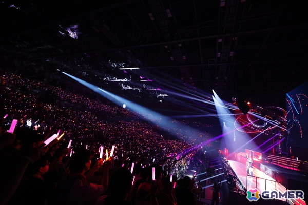「シャニマス」7th UNITLIVE TOUR横浜公演DAY1レポート！ストレイライトが「SWEETEST BITE」「ビーチブレイバー」をカバー、放クラ×ストレイのコラボ曲「迅雷鉄火」もの画像16