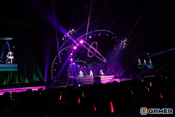 「シャニマス」7th UNITLIVE TOUR横浜公演DAY1レポート！ストレイライトが「SWEETEST BITE」「ビーチブレイバー」をカバー、放クラ×ストレイのコラボ曲「迅雷鉄火」もの画像25