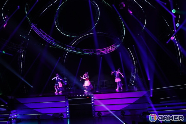 「シャニマス」7th UNITLIVE TOUR横浜公演DAY1レポート！ストレイライトが「SWEETEST BITE」「ビーチブレイバー」をカバー、放クラ×ストレイのコラボ曲「迅雷鉄火」もの画像26