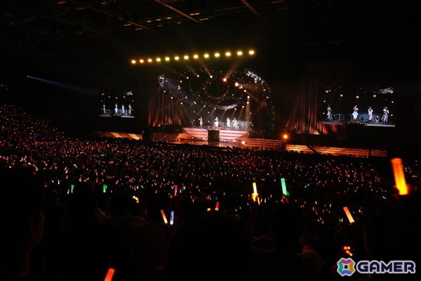 「シャニマス」7th UNITLIVE TOUR横浜公演DAY1レポート！ストレイライトが「SWEETEST BITE」「ビーチブレイバー」をカバー、放クラ×ストレイのコラボ曲「迅雷鉄火」もの画像32