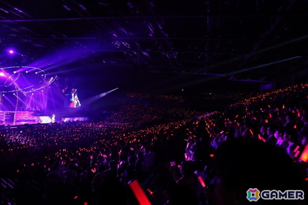 「シャニマス」7th UNITLIVE TOUR横浜公演DAY1レポート！ストレイライトが「SWEETEST BITE」「ビーチブレイバー」をカバー、放クラ×ストレイのコラボ曲「迅雷鉄火」もの画像35