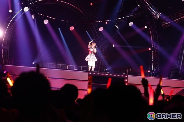 「シャニマス」7th UNITLIVE TOUR横浜公演DAY1レポート！ストレイライトが「SWEETEST BITE」「ビーチブレイバー」をカバー、放クラ×ストレイのコラボ曲「迅雷鉄火」もの画像4