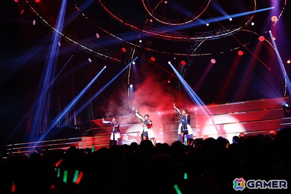 「シャニマス」7th UNITLIVE TOUR横浜公演DAY1レポート！ストレイライトが「SWEETEST BITE」「ビーチブレイバー」をカバー、放クラ×ストレイのコラボ曲「迅雷鉄火」もの画像45