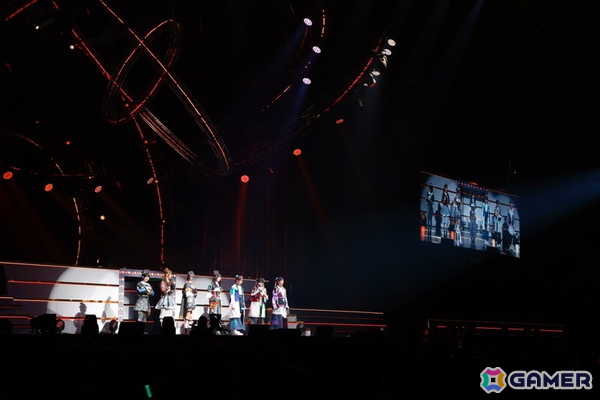 「シャニマス」7th UNITLIVE TOUR横浜公演DAY1レポート！ストレイライトが「SWEETEST BITE」「ビーチブレイバー」をカバー、放クラ×ストレイのコラボ曲「迅雷鉄火」もの画像47