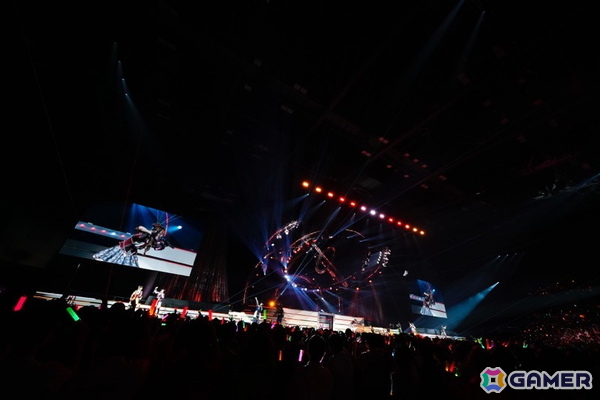 「シャニマス」7th UNITLIVE TOUR横浜公演DAY1レポート！ストレイライトが「SWEETEST BITE」「ビーチブレイバー」をカバー、放クラ×ストレイのコラボ曲「迅雷鉄火」もの画像48