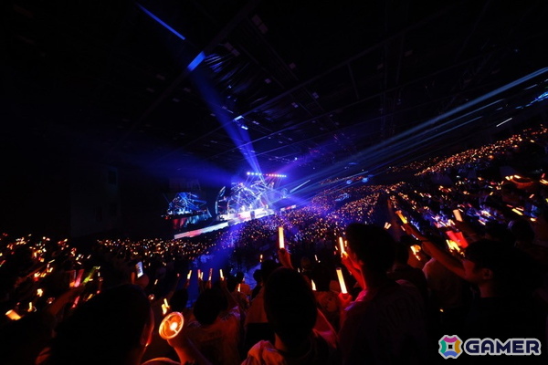 「シャニマス」7th UNITLIVE TOUR横浜公演DAY1レポート！ストレイライトが「SWEETEST BITE」「ビーチブレイバー」をカバー、放クラ×ストレイのコラボ曲「迅雷鉄火」もの画像7