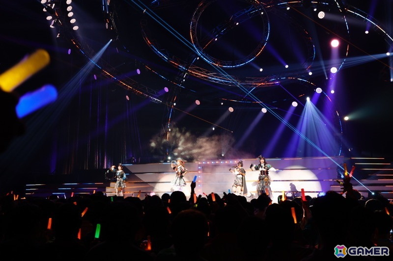 「シャニマス」7th UNITLIVE TOUR横浜公演DAY1レポート!ストレイライトが「SWEETEST BITE」「ビーチブレイバー」をカバー、放クラ×ストレイのコラボ曲「迅雷鉄火」もの画像