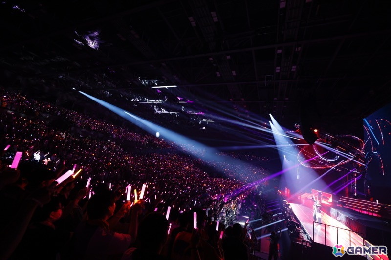 「シャニマス」7th UNITLIVE TOUR横浜公演DAY1レポート!ストレイライトが「SWEETEST BITE」「ビーチブレイバー」をカバー、放クラ×ストレイのコラボ曲「迅雷鉄火」もの画像