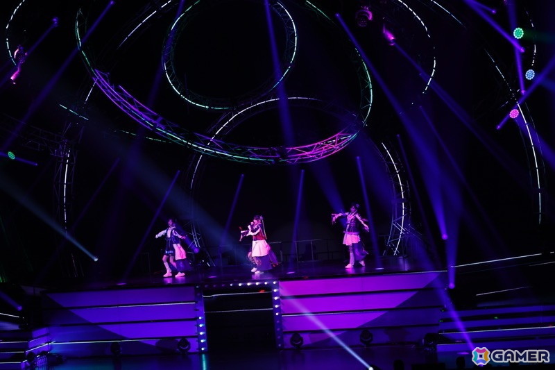 「シャニマス」7th UNITLIVE TOUR横浜公演DAY1レポート!ストレイライトが「SWEETEST BITE」「ビーチブレイバー」をカバー、放クラ×ストレイのコラボ曲「迅雷鉄火」もの画像