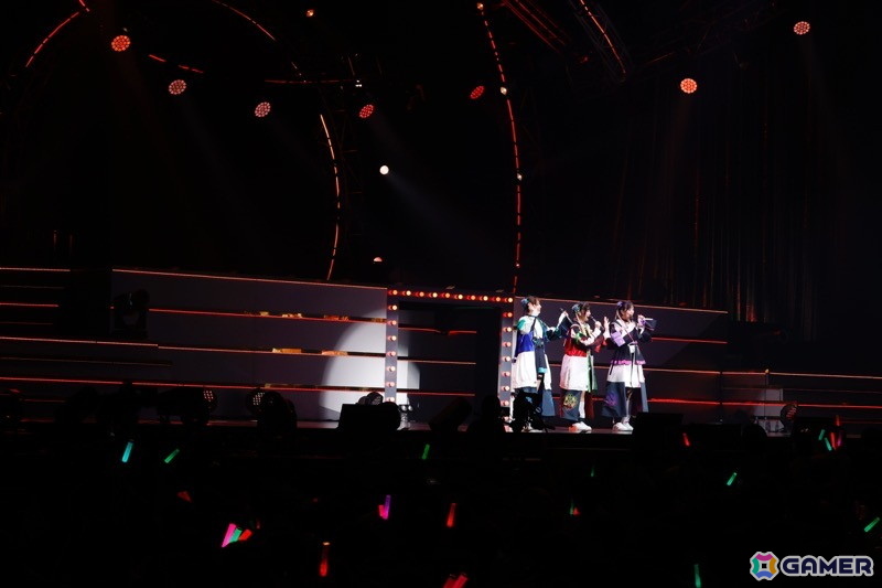 「シャニマス」7th UNITLIVE TOUR横浜公演DAY1レポート!ストレイライトが「SWEETEST BITE」「ビーチブレイバー」をカバー、放クラ×ストレイのコラボ曲「迅雷鉄火」もの画像