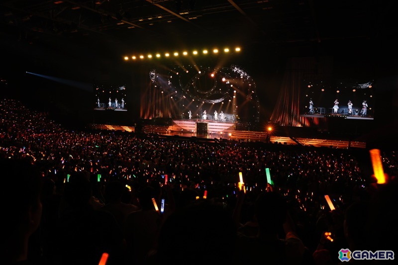 「シャニマス」7th UNITLIVE TOUR横浜公演DAY1レポート!ストレイライトが「SWEETEST BITE」「ビーチブレイバー」をカバー、放クラ×ストレイのコラボ曲「迅雷鉄火」もの画像