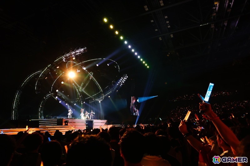 「シャニマス」7th UNITLIVE TOUR横浜公演DAY1レポート!ストレイライトが「SWEETEST BITE」「ビーチブレイバー」をカバー、放クラ×ストレイのコラボ曲「迅雷鉄火」もの画像