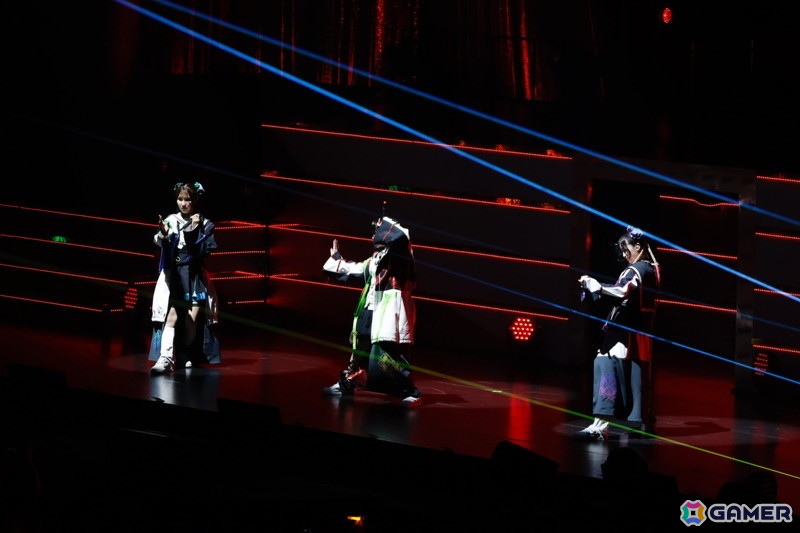 「シャニマス」7th UNITLIVE TOUR横浜公演DAY1レポート!ストレイライトが「SWEETEST BITE」「ビーチブレイバー」をカバー、放クラ×ストレイのコラボ曲「迅雷鉄火」もの画像
