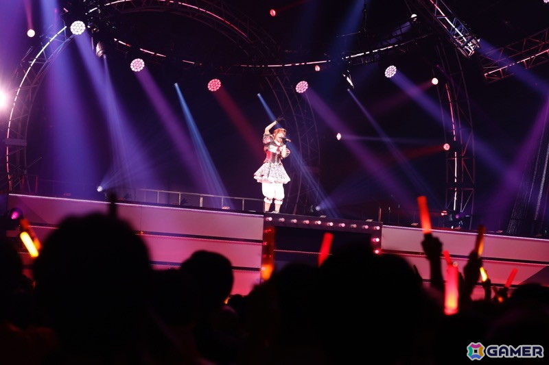 「シャニマス」7th UNITLIVE TOUR横浜公演DAY1レポート!ストレイライトが「SWEETEST BITE」「ビーチブレイバー」をカバー、放クラ×ストレイのコラボ曲「迅雷鉄火」もの画像