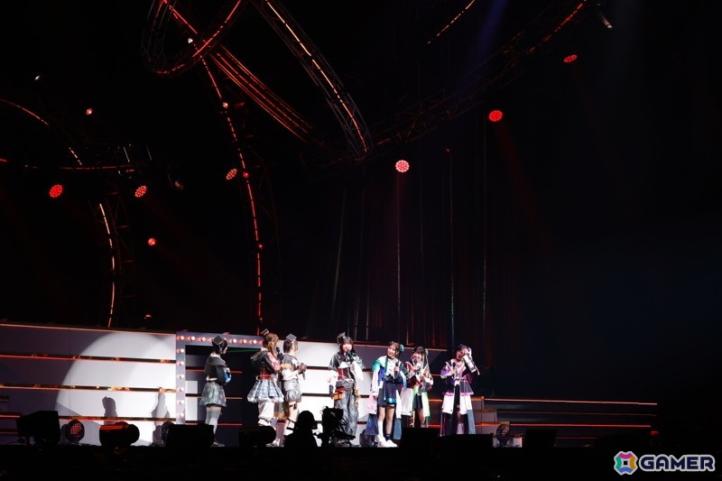 「シャニマス」7th UNITLIVE TOUR横浜公演DAY1レポート!ストレイライトが「SWEETEST BITE」「ビーチブレイバー」をカバー、放クラ×ストレイのコラボ曲「迅雷鉄火」もの画像