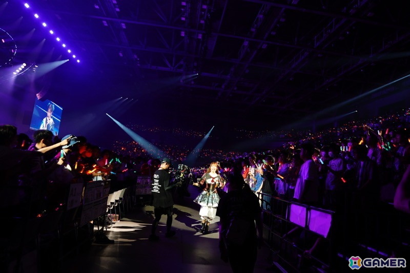 「シャニマス」7th UNITLIVE TOUR横浜公演DAY1レポート!ストレイライトが「SWEETEST BITE」「ビーチブレイバー」をカバー、放クラ×ストレイのコラボ曲「迅雷鉄火」もの画像