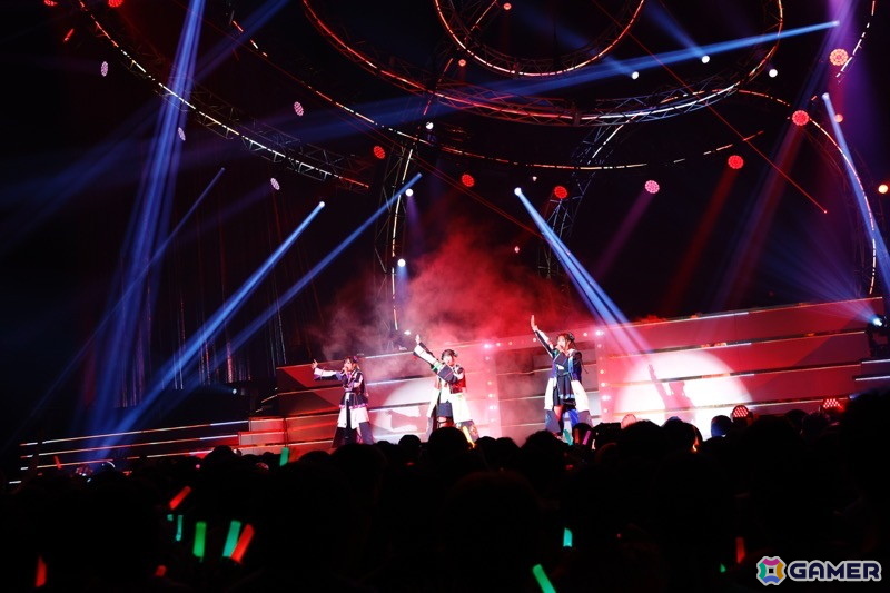 「シャニマス」7th UNITLIVE TOUR横浜公演DAY1レポート!ストレイライトが「SWEETEST BITE」「ビーチブレイバー」をカバー、放クラ×ストレイのコラボ曲「迅雷鉄火」もの画像